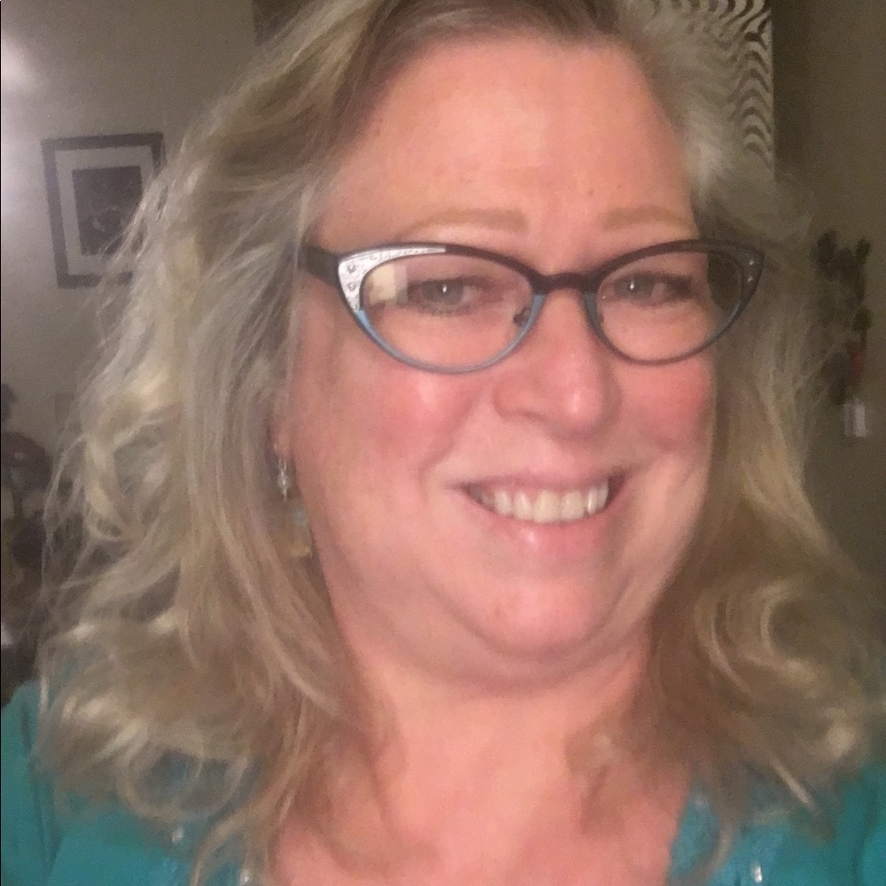 Meet your Posher, Elaine